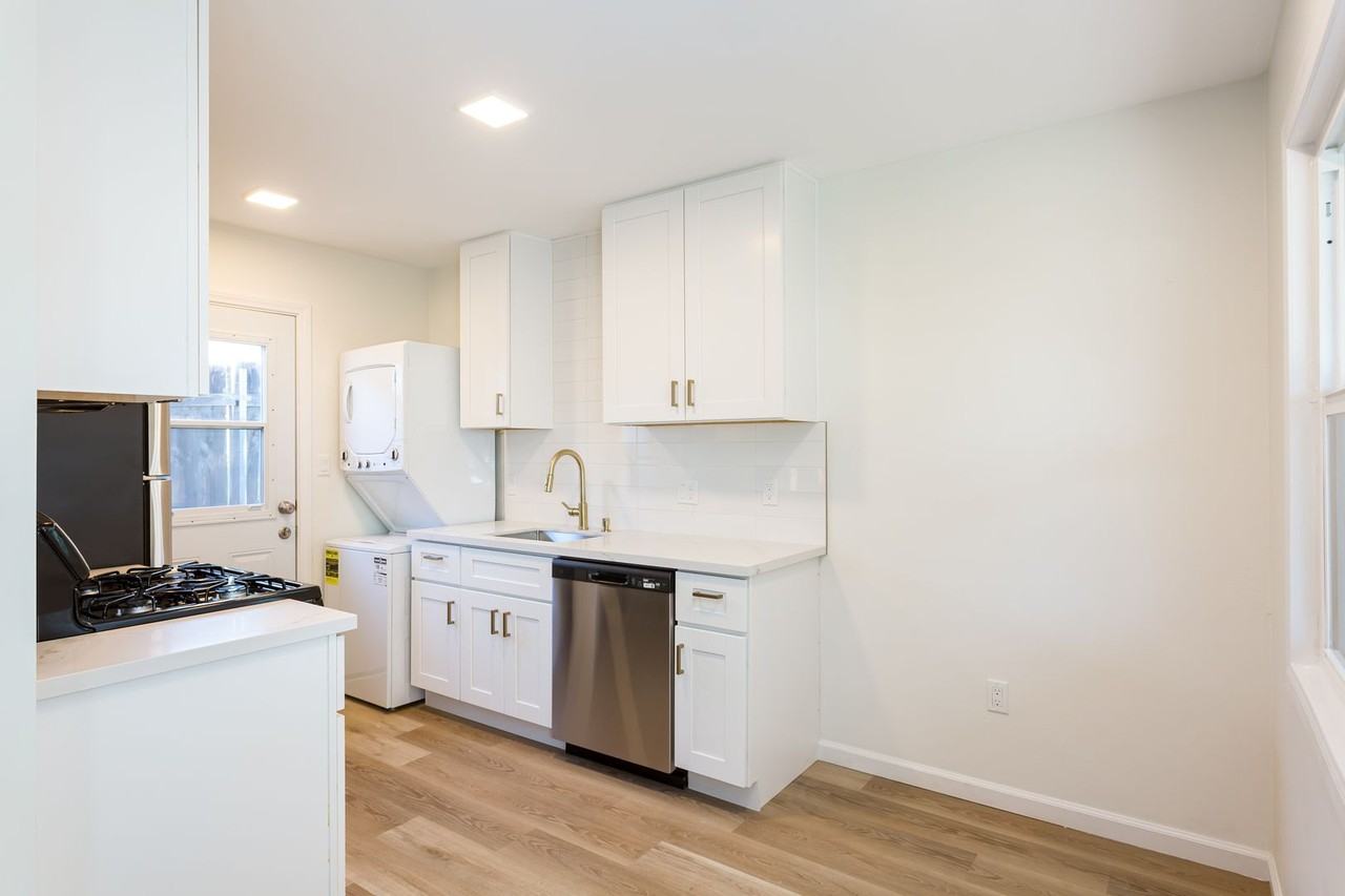 7621 Normal Ave - Photo 4 of 14