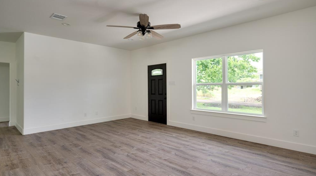 126 W Cedar St #NA - Photo 2 of 8