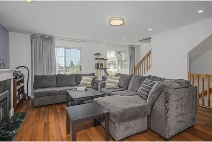 5053 47 Ave #4 - Photo 3 of 11