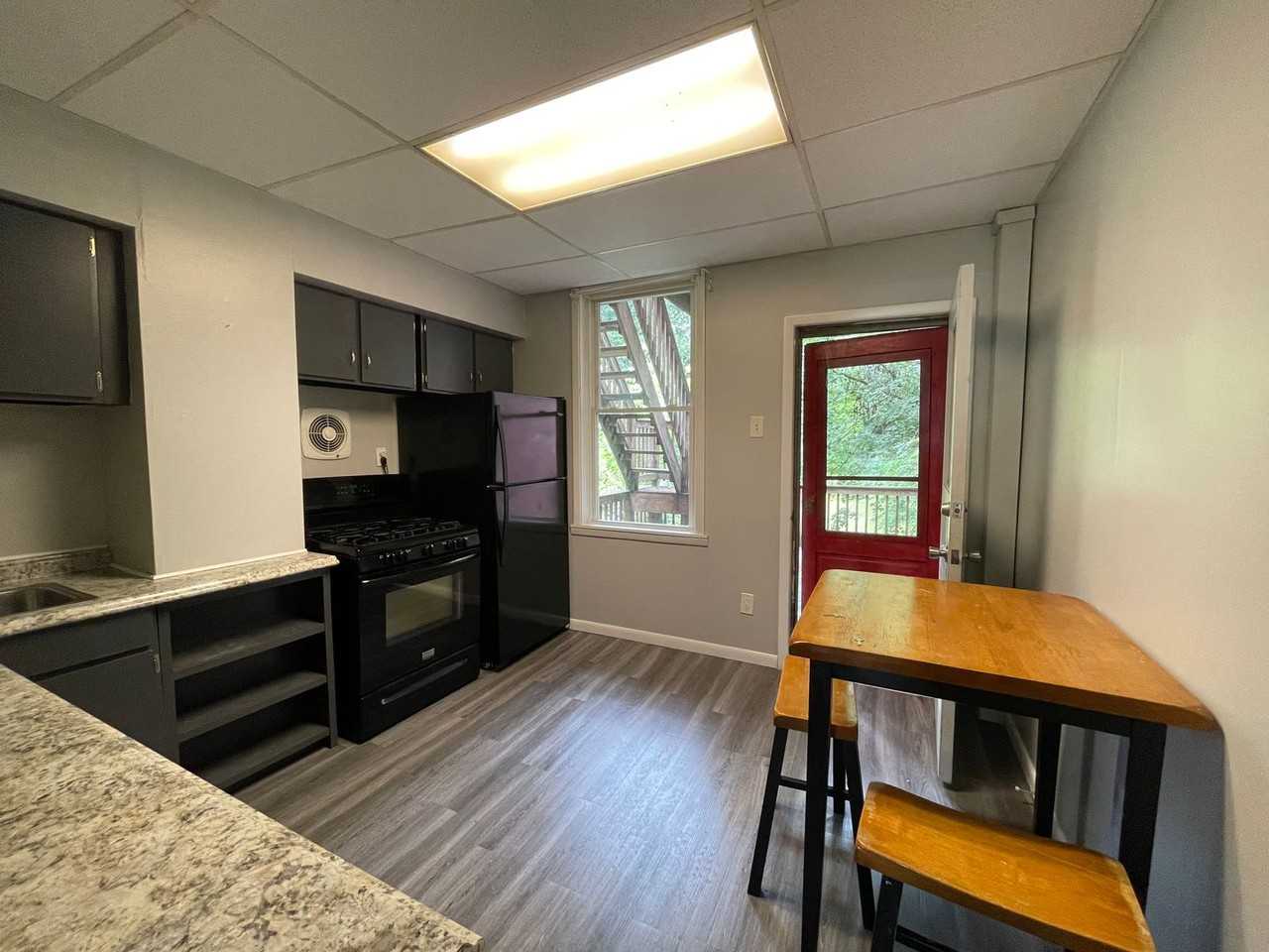 642 Forest Ave - Photo 2 of 24