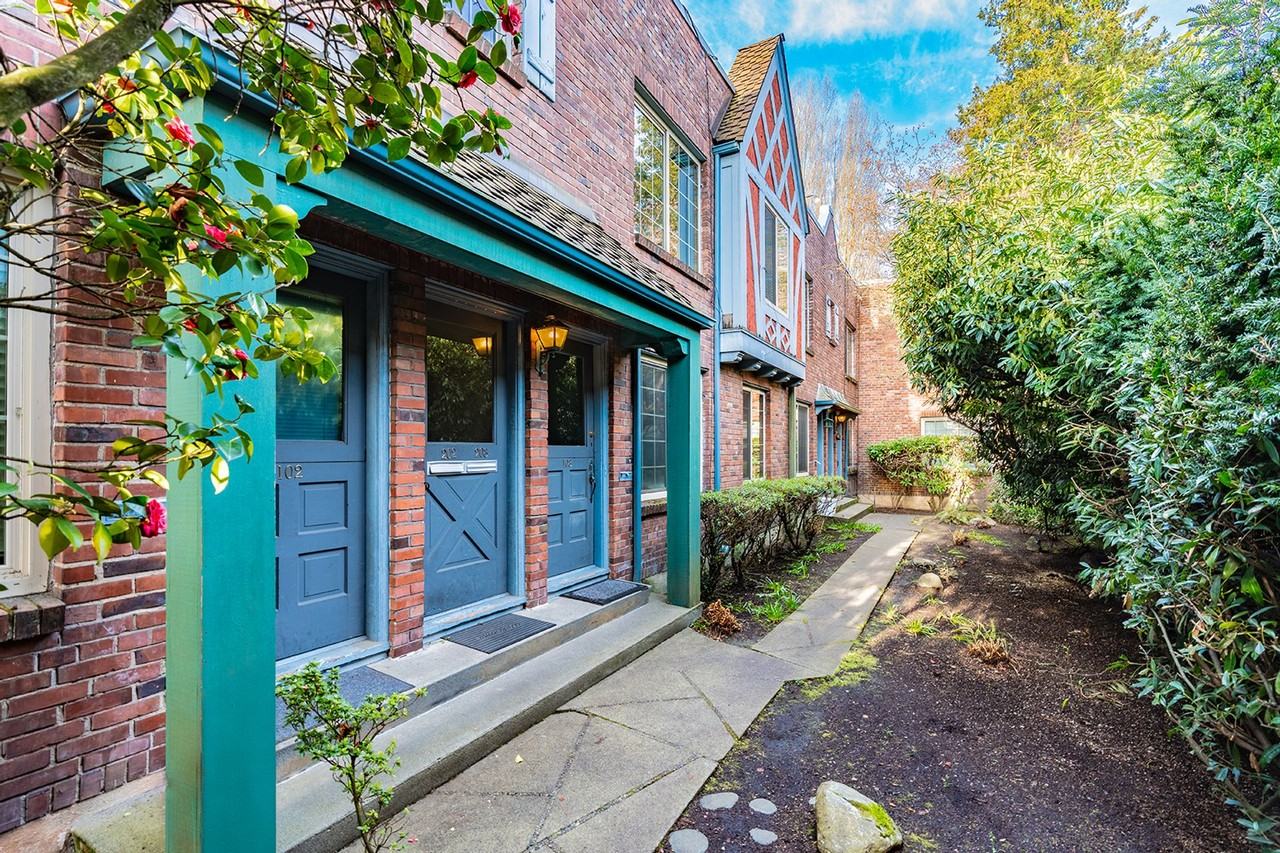 Lansdowne Manor - Photo 3 of 9