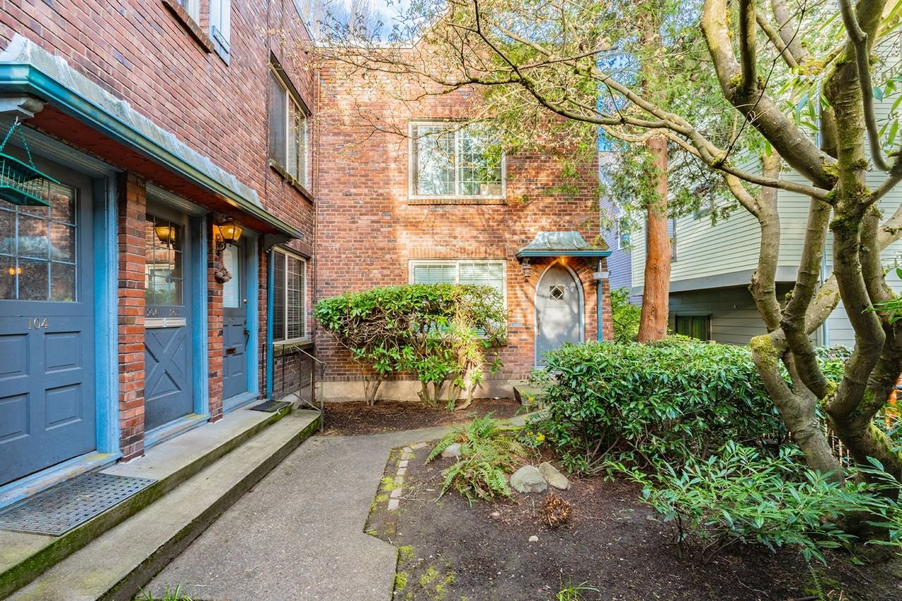 Lansdowne Manor - Photo 4 of 9