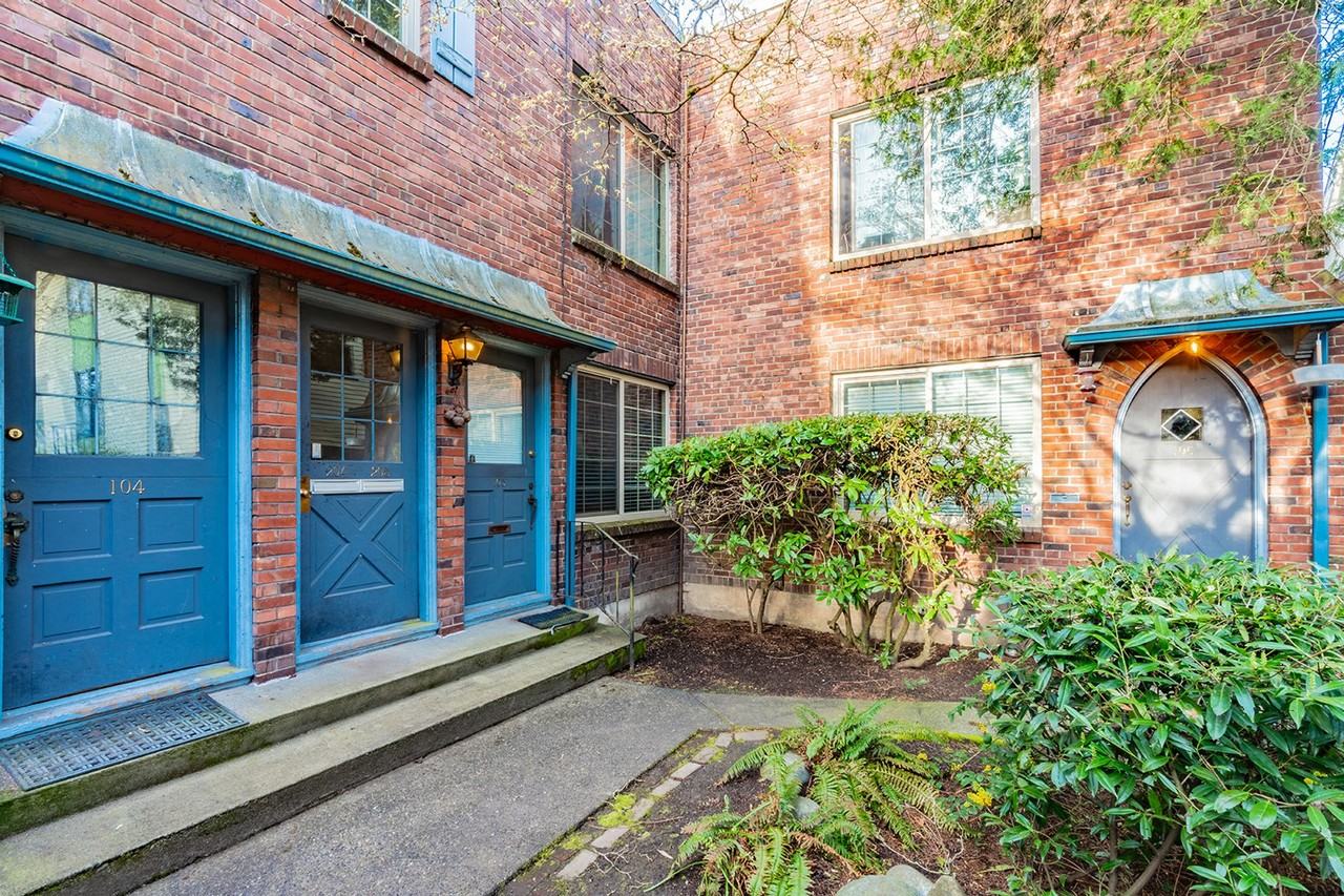 Lansdowne Manor - Photo 5 of 9