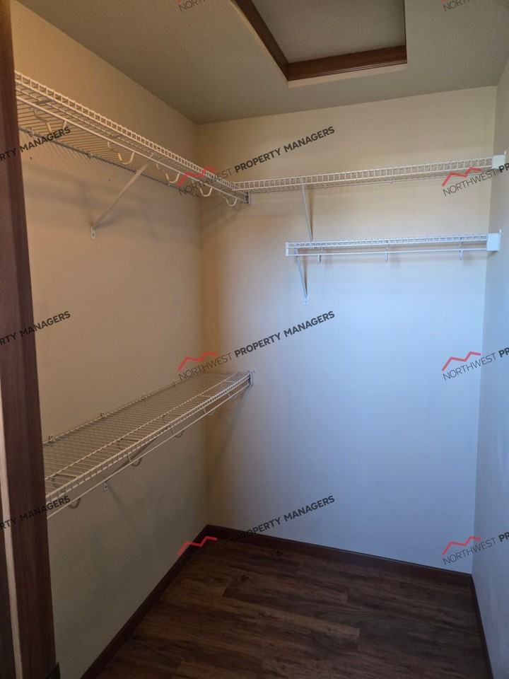 1820 Westside Ct - Photo 3 of 35