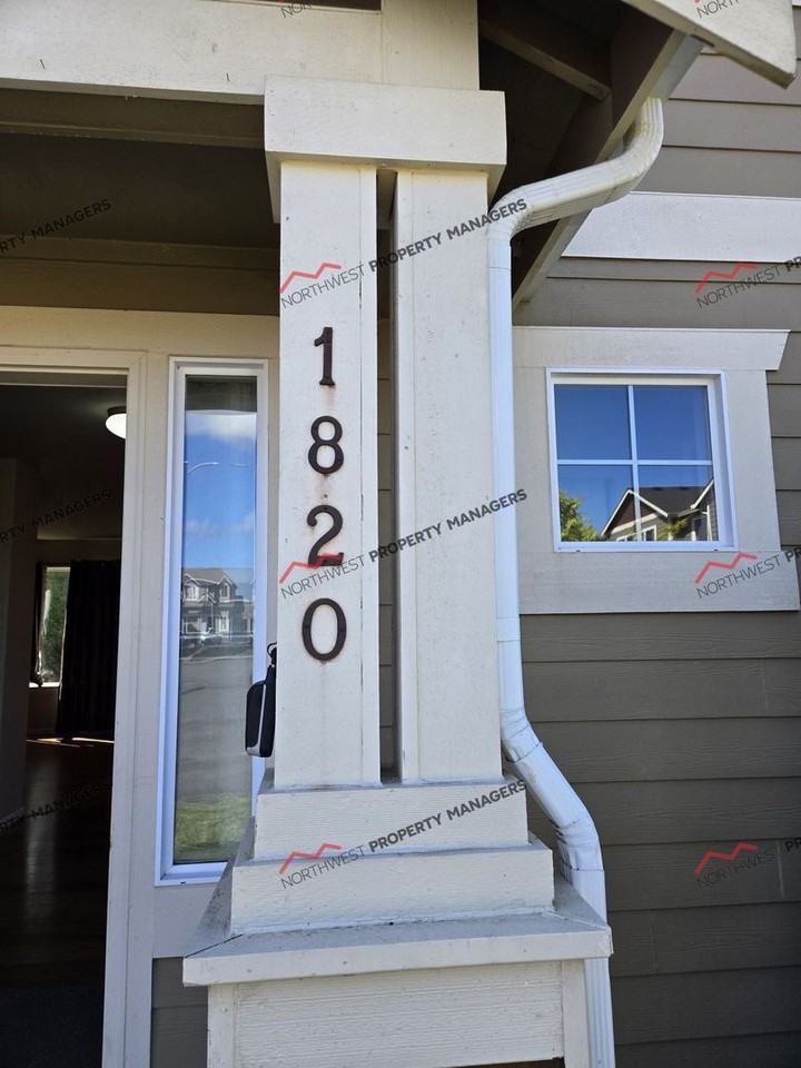 1820 Westside Ct - Photo 4 of 35