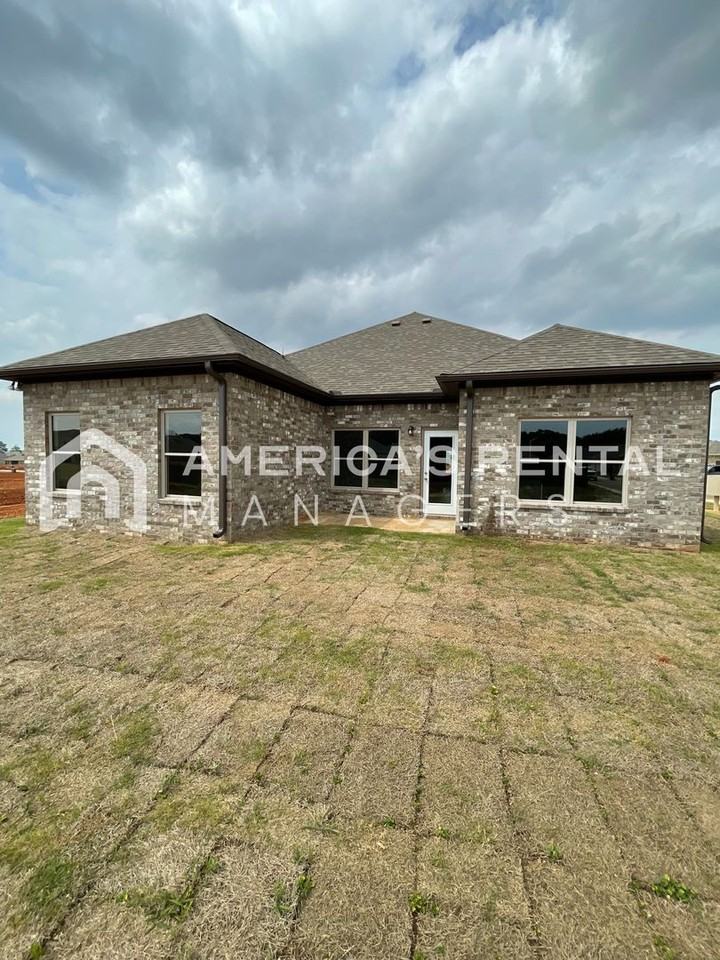 242 John Harold Dr - Photo 6 of 44