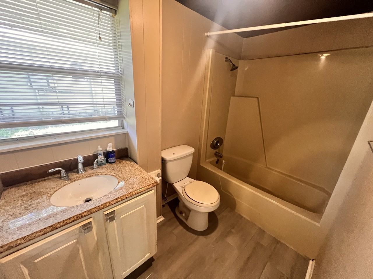 1212 Jamajo Boulevard, Unit B - Photo 3 of 6