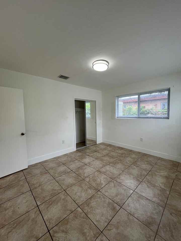 1920 Northwest 29th Street - Photo 3 of 15