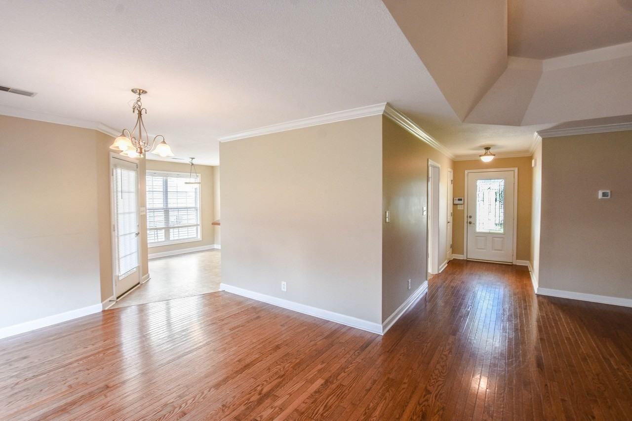 700 Foxfield Dr - Photo 4 of 23