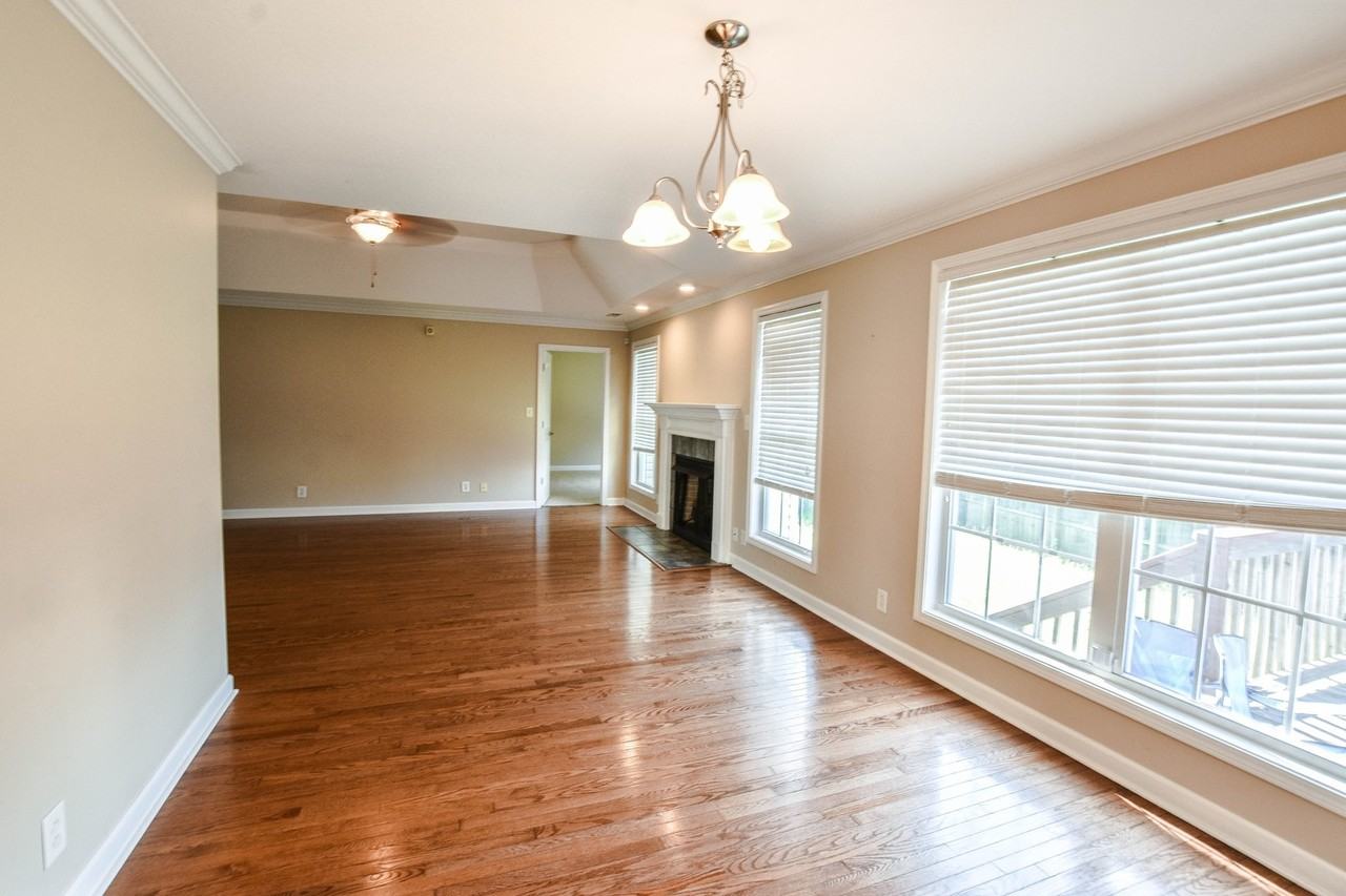 700 Foxfield Dr - Photo 6 of 23