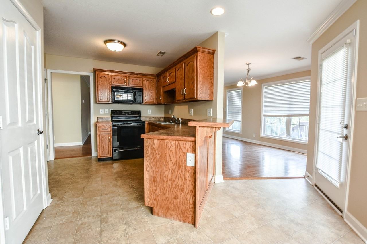 700 Foxfield Dr - Photo 7 of 23