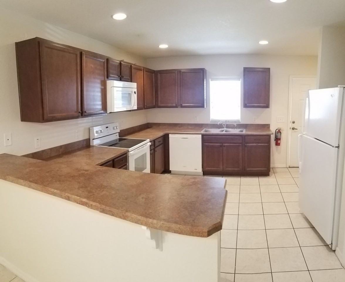 10572 Se 67th Ct - Photo 2 of 8