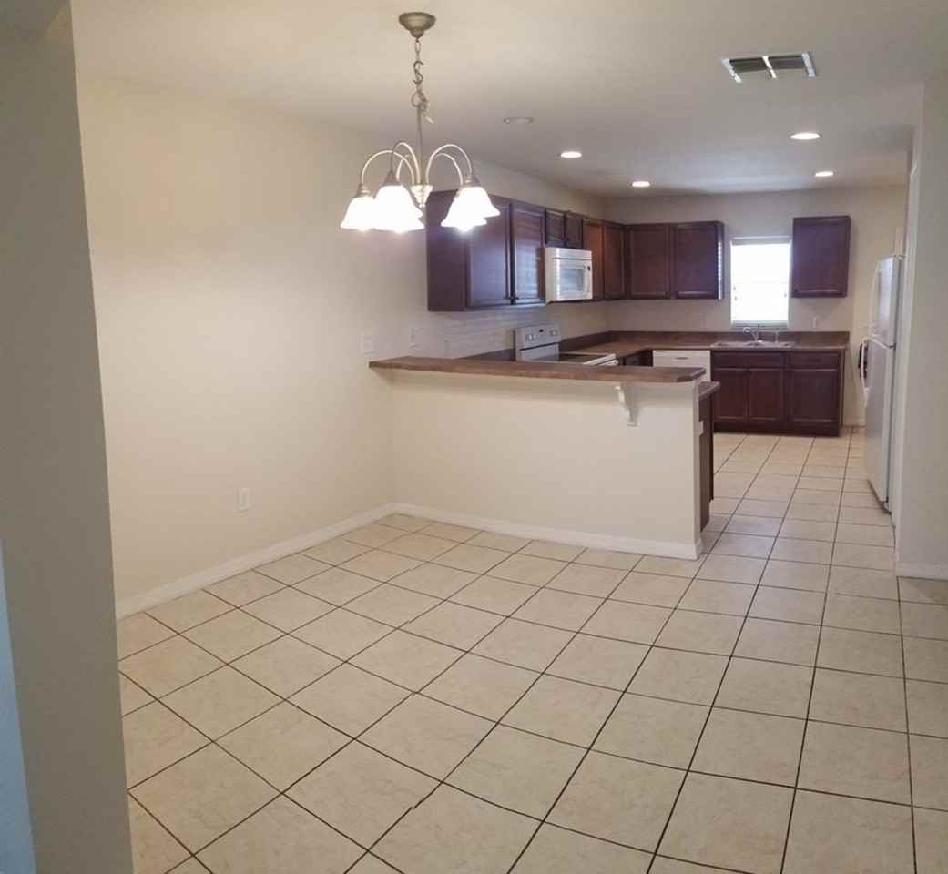 10572 Se 67th Ct - Photo 3 of 8