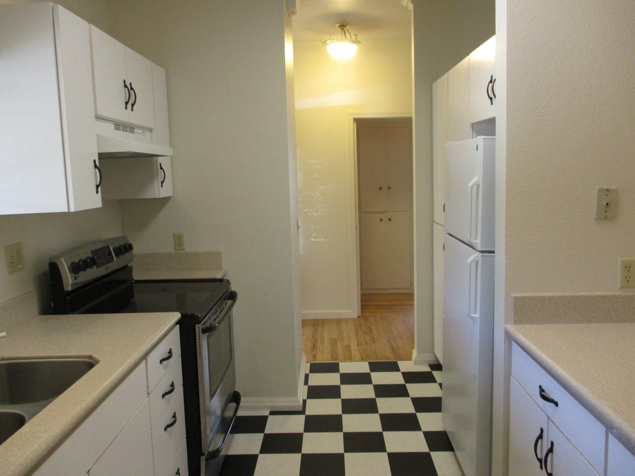 1608 Laburnum Ave - Photo 4 of 18