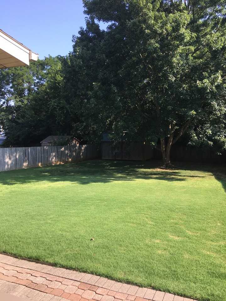 1040 E Broadview Dr - Photo 2 of 19