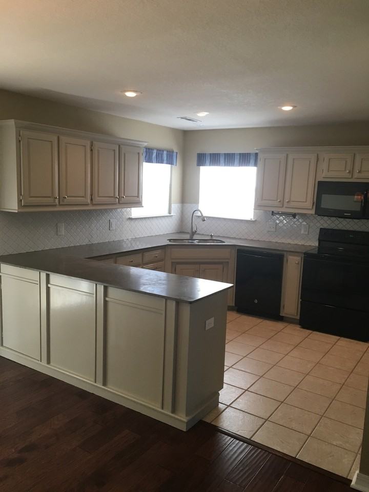 1040 E Broadview Dr - Photo 5 of 19