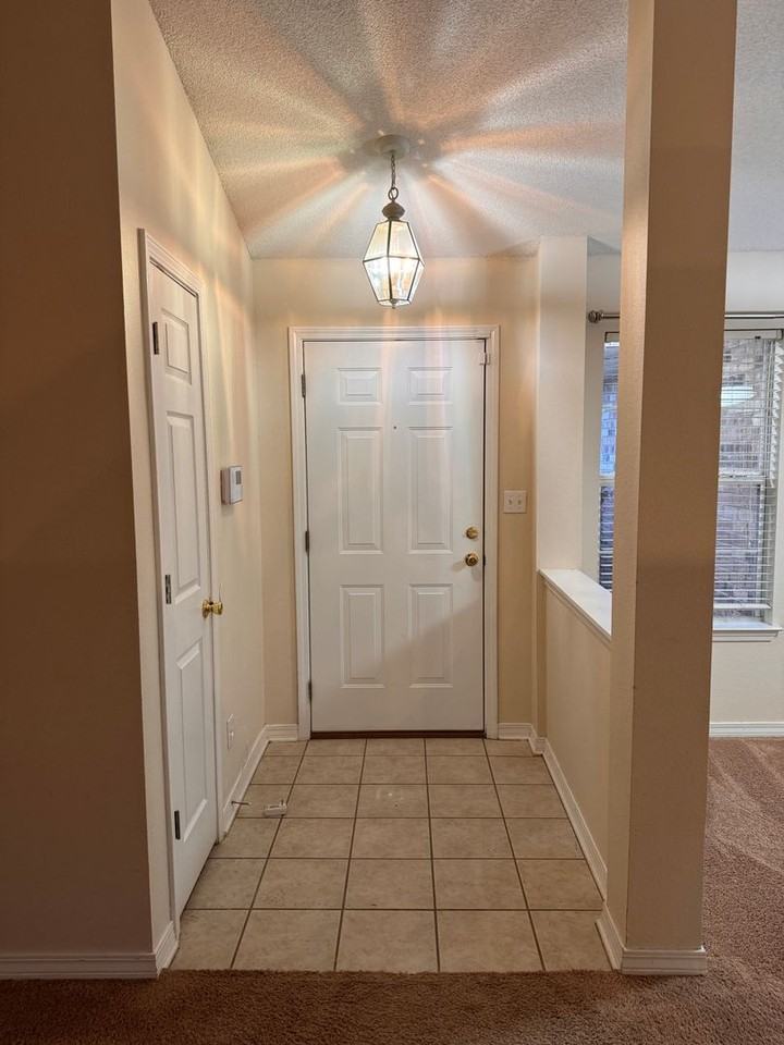 543 Batten Blvd - Photo 2 of 30
