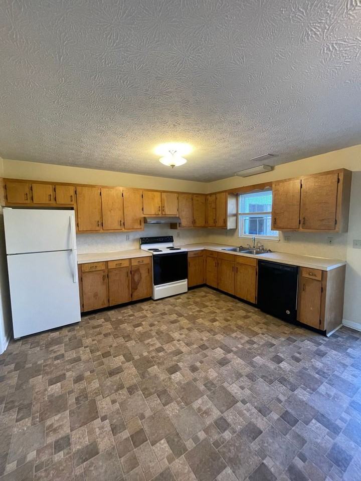 134 Holly Hill St - Photo 2 of 5