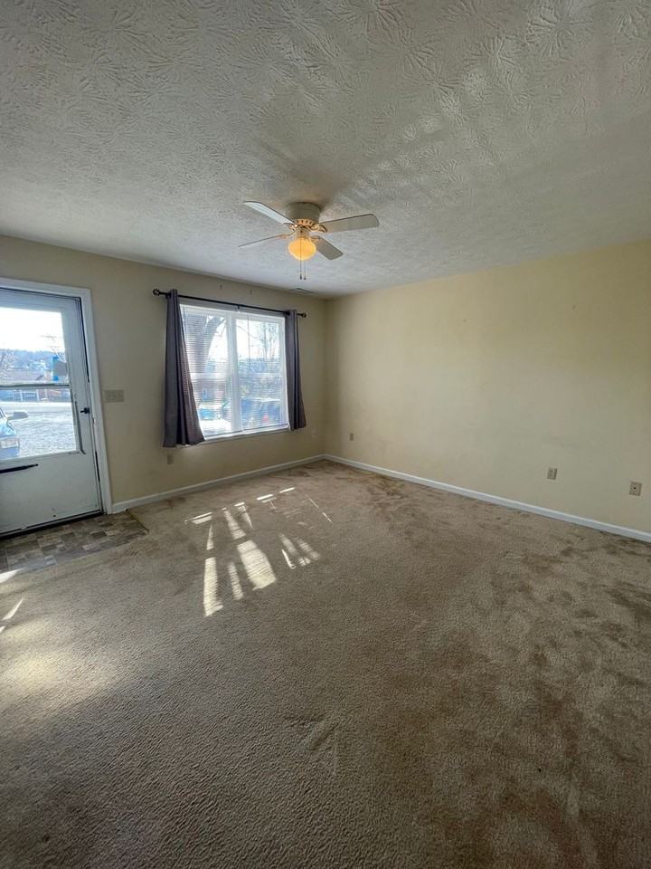 134 Holly Hill St - Photo 3 of 5