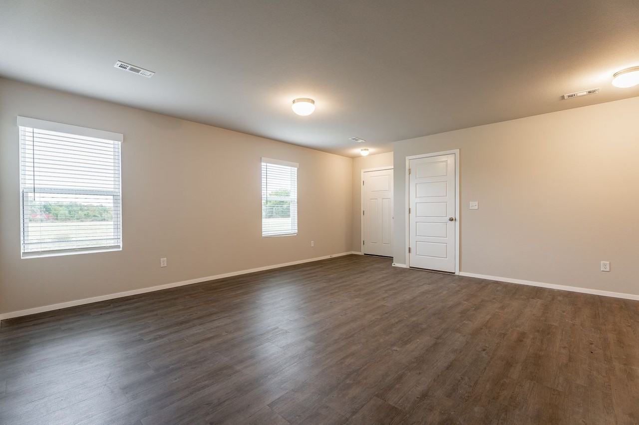 1259B Oak St - Photo 3 of 16