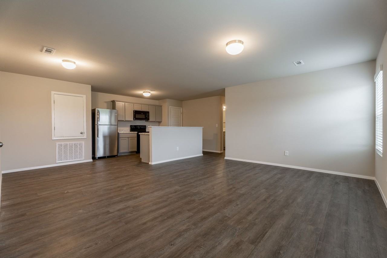 1259B Oak St - Photo 4 of 16