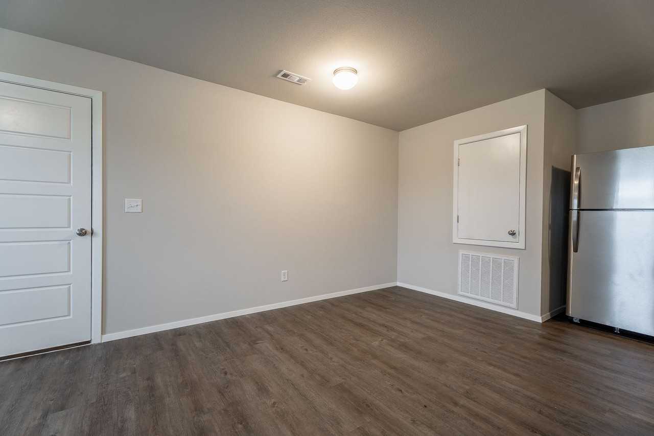 1259B Oak St - Photo 5 of 16