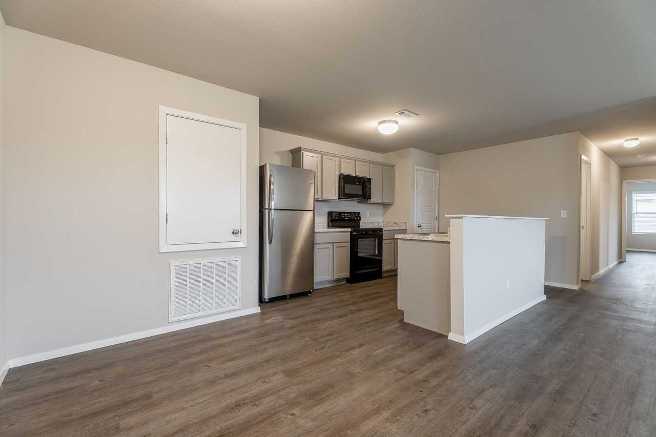 1259B Oak St - Photo 6 of 16