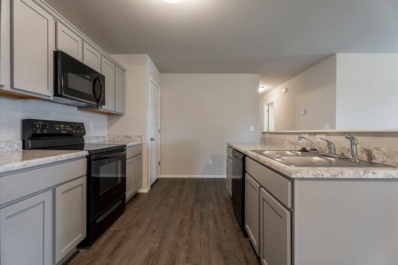1259B Oak St - Photo 7 of 16
