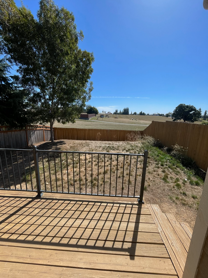 202 Se 7th St - Photo 2 of 4