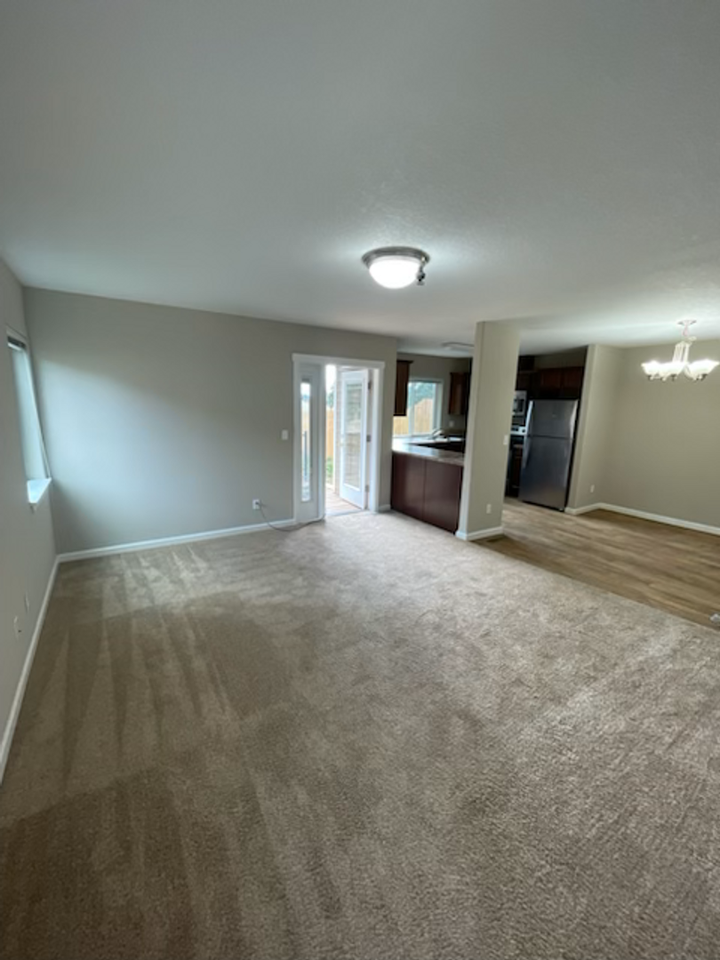 202 Se 7th St - Photo 3 of 3