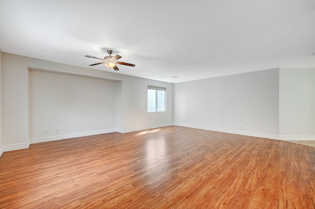 9732 Kampsville Avenue - Photo 7 of 27