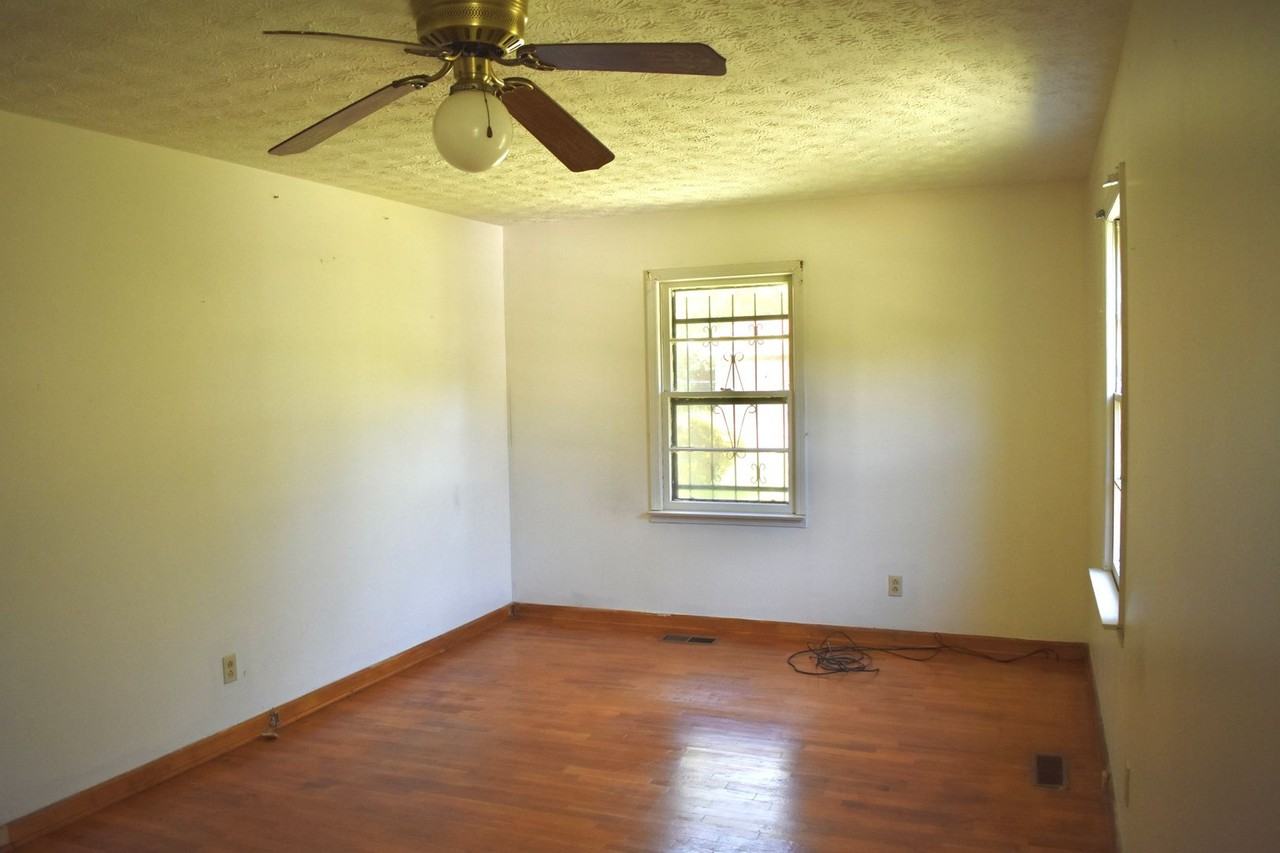 148 Upson Cir - Photo 2 of 12