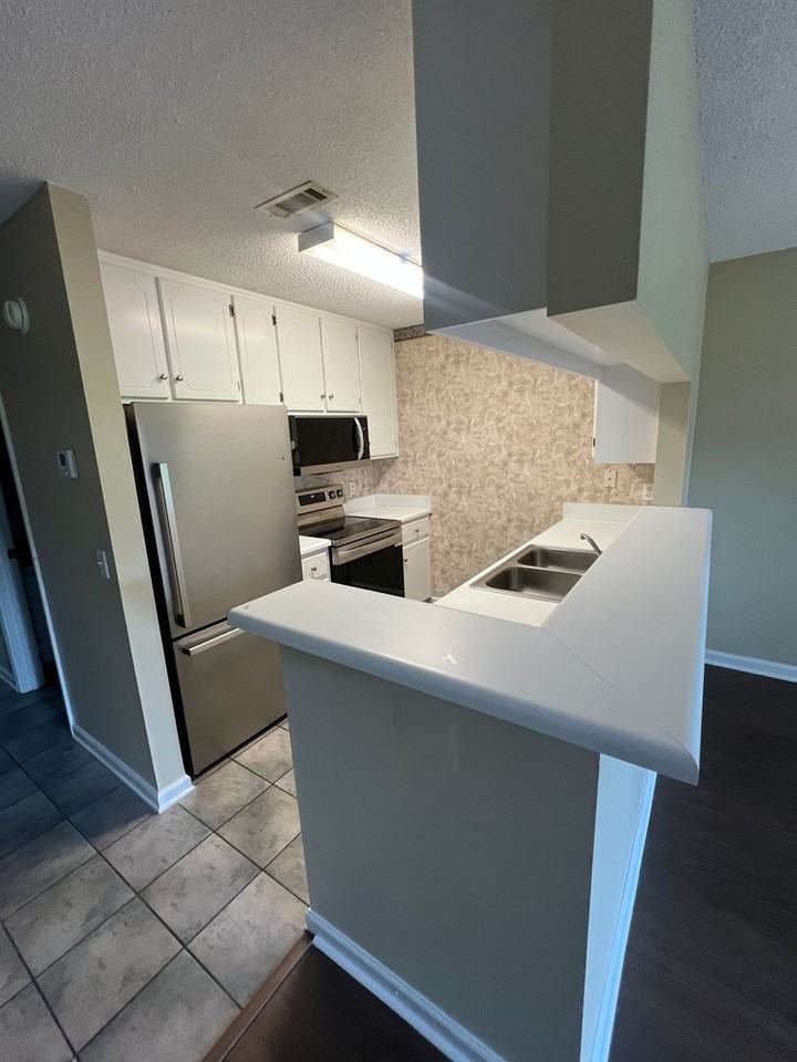 176 Woodmere Dr - Photo 2 of 21
