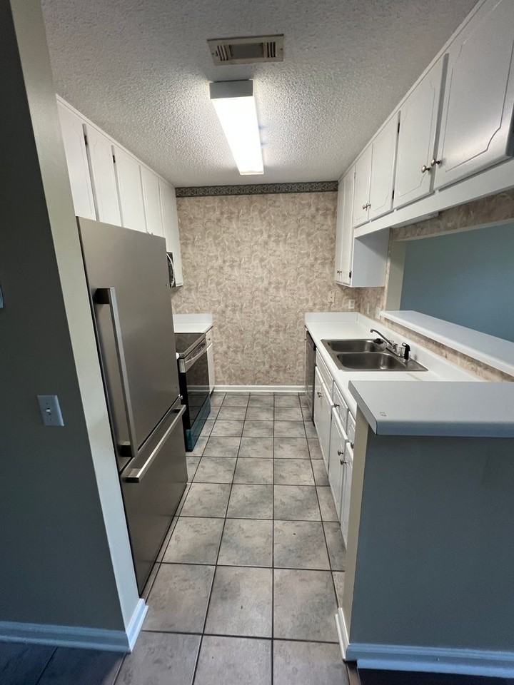 176 Woodmere Dr - Photo 3 of 21