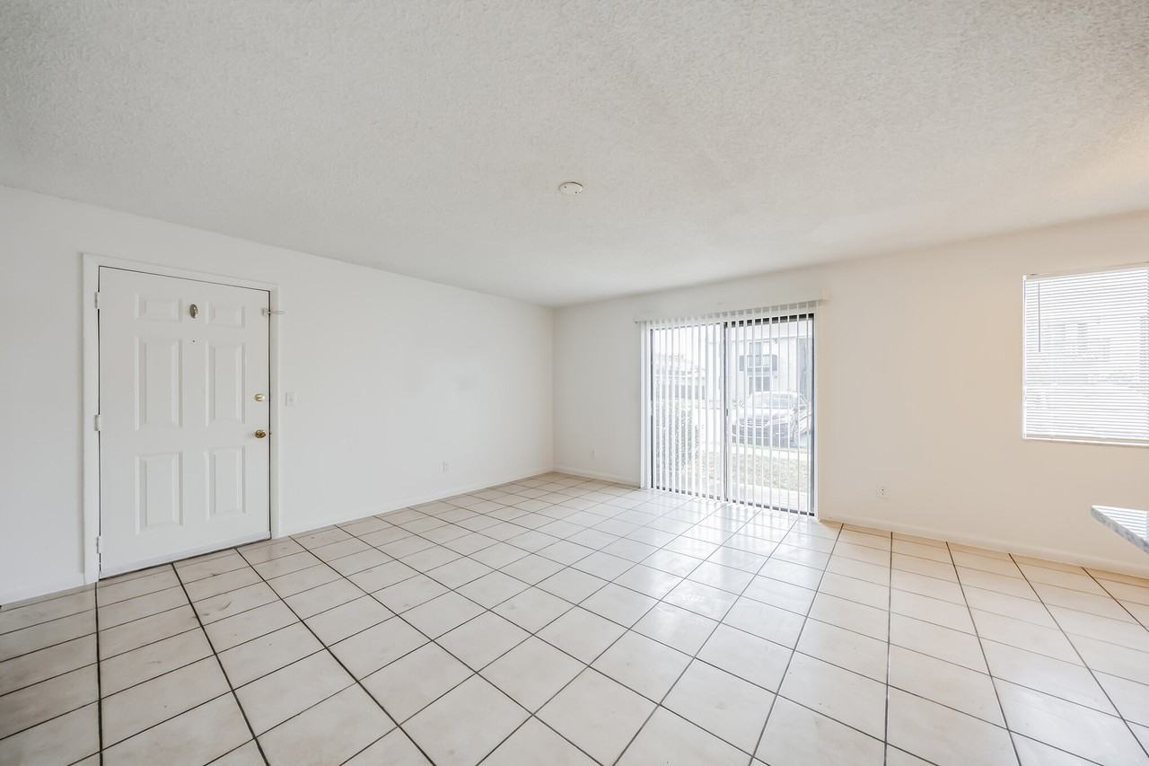 Mercury Avenue Apartments 441 - Photo 3 of 14