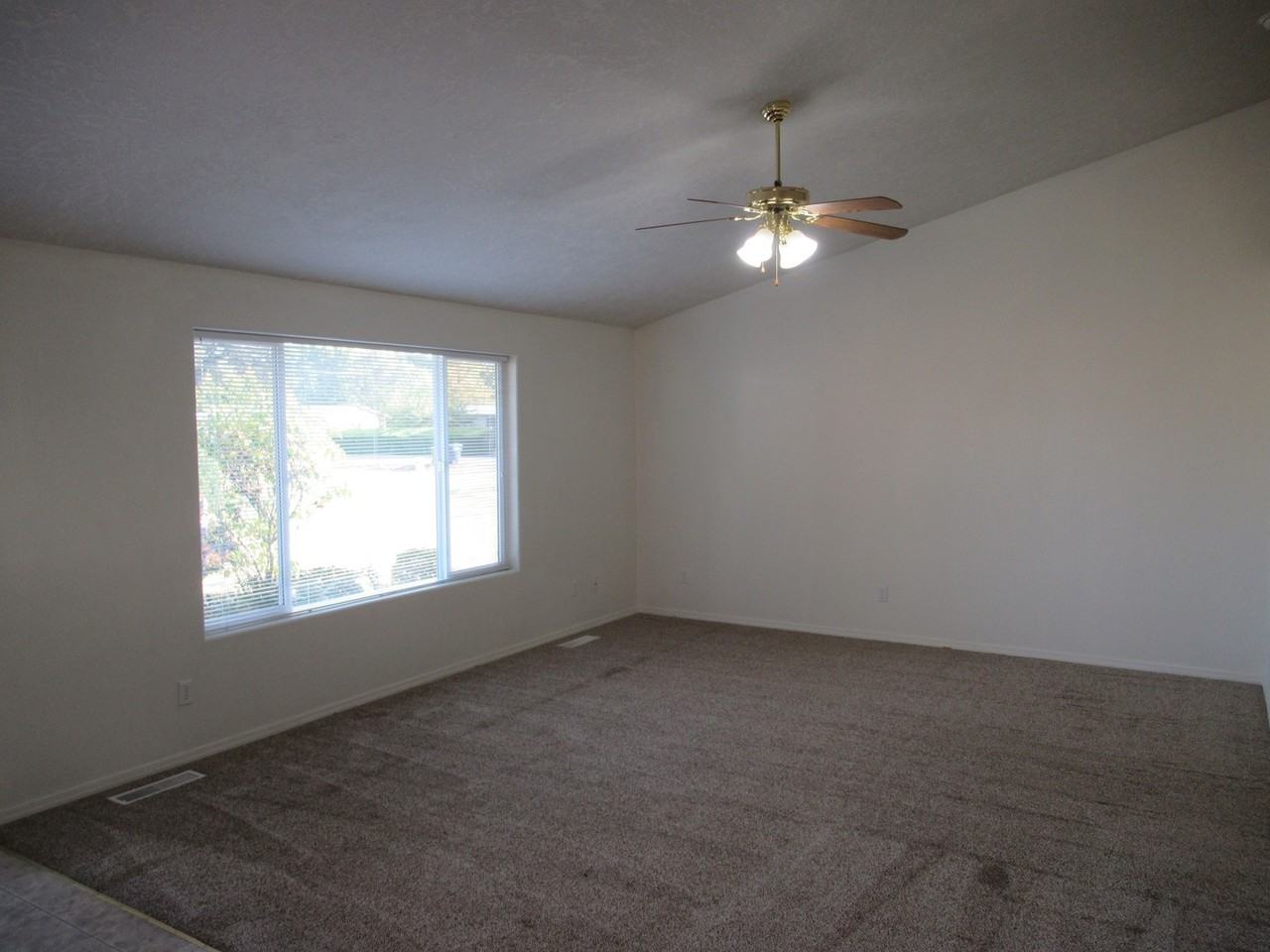 126 Independence Way - Photo 4 of 19