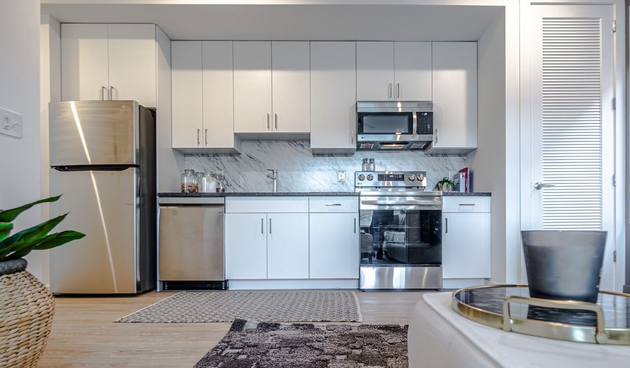 919 Castle St - Crown - Photo 3 of 8