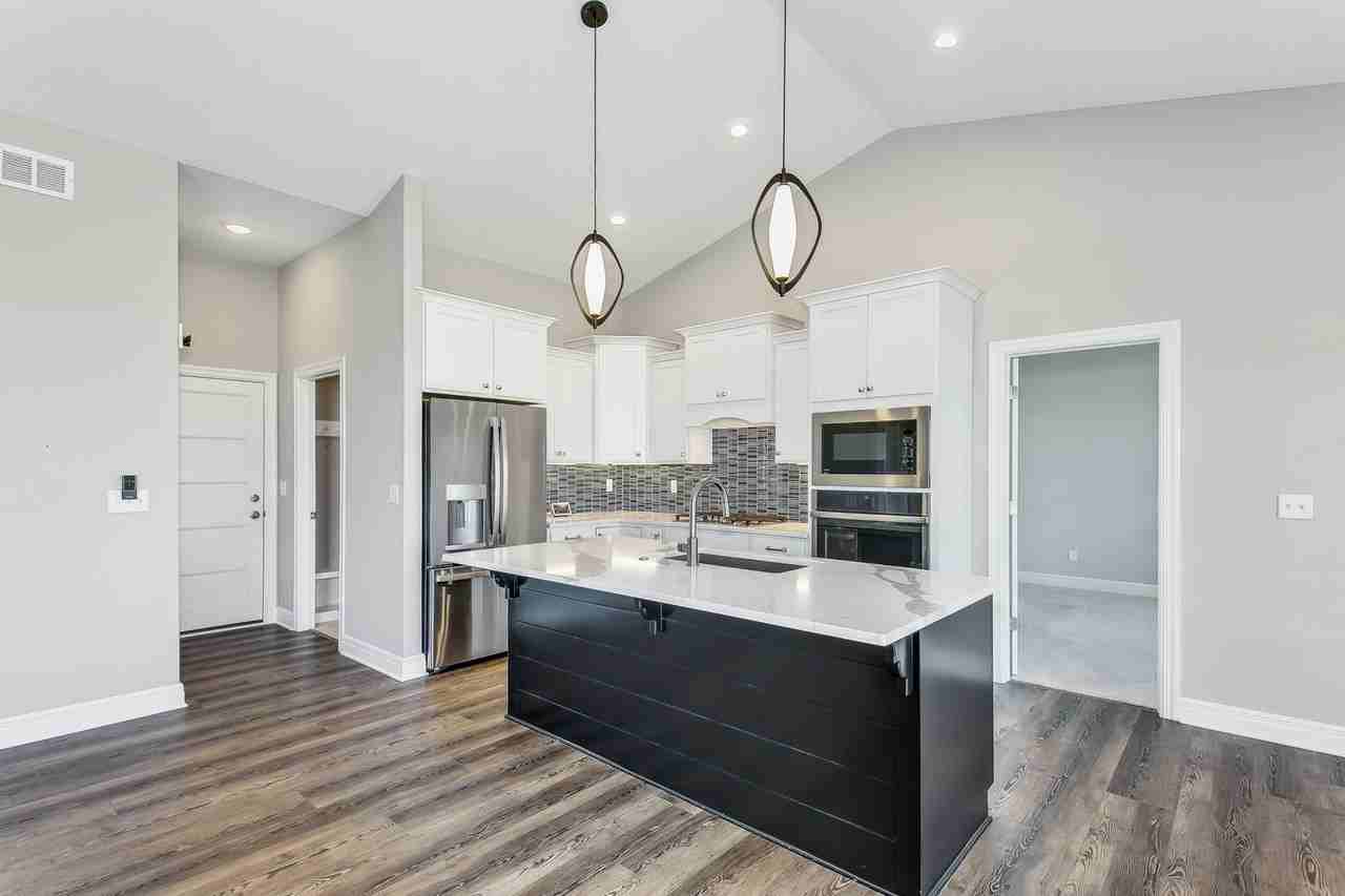 2531 N Quartz St - Photo 2 of 11