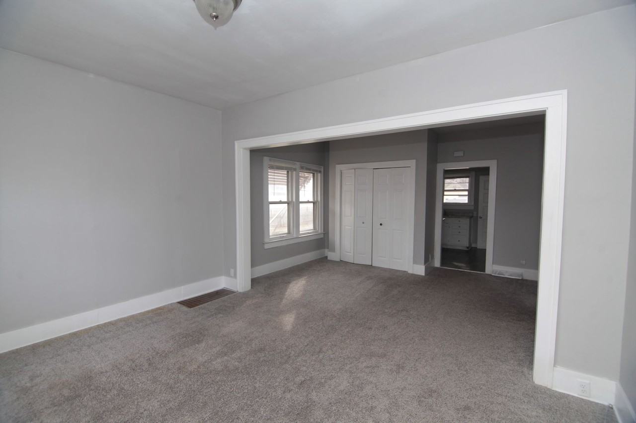 2335 31st St - Photo 2 of 20