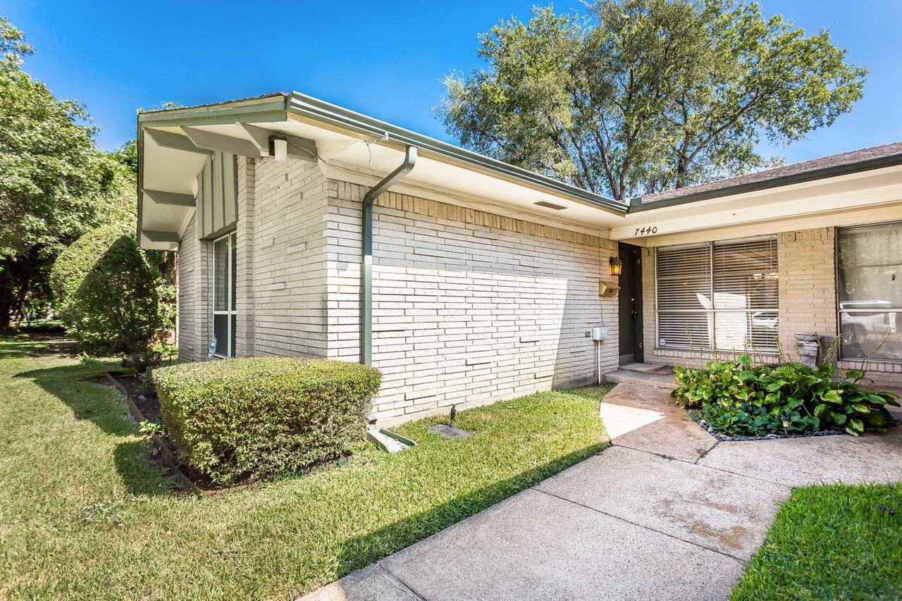 7440 Walling Ln - Photo 2 of 31