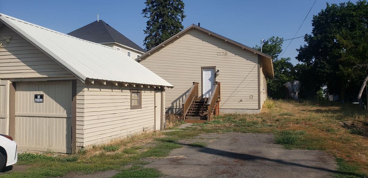 216 6th St - Photo 2 of 33