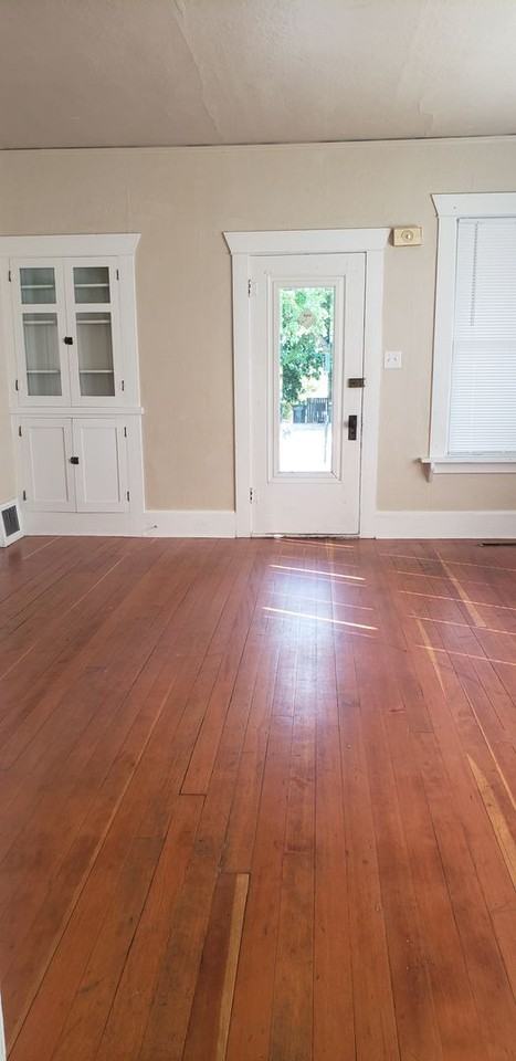 216 6th St - Photo 3 of 33