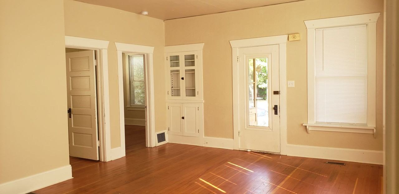 216 6th St - Photo 5 of 33