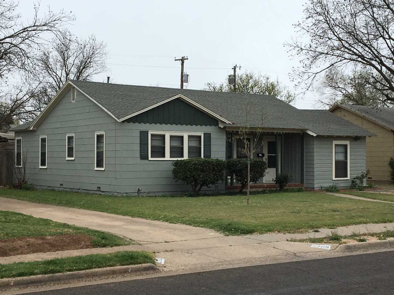 2711 29th St - Photo 2 of 10