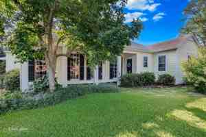 featured image of 770 Delaware St