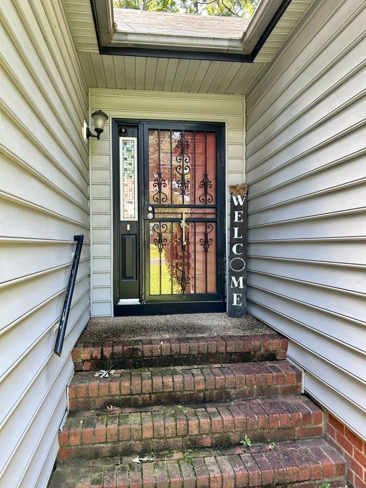 1520 Crawford Wood Dr - Photo 2 of 24
