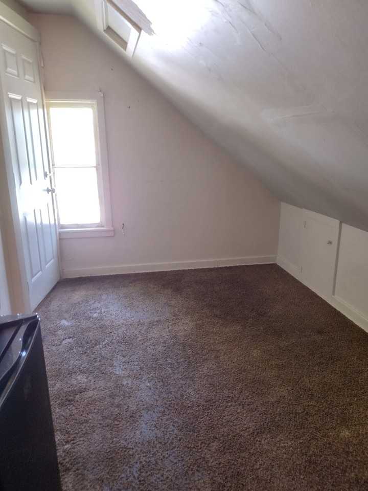 220 North Prairie Avenue - Photo 3 of 9