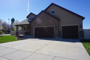 222 E Belle Glenn Cir - Photo 1 of 1