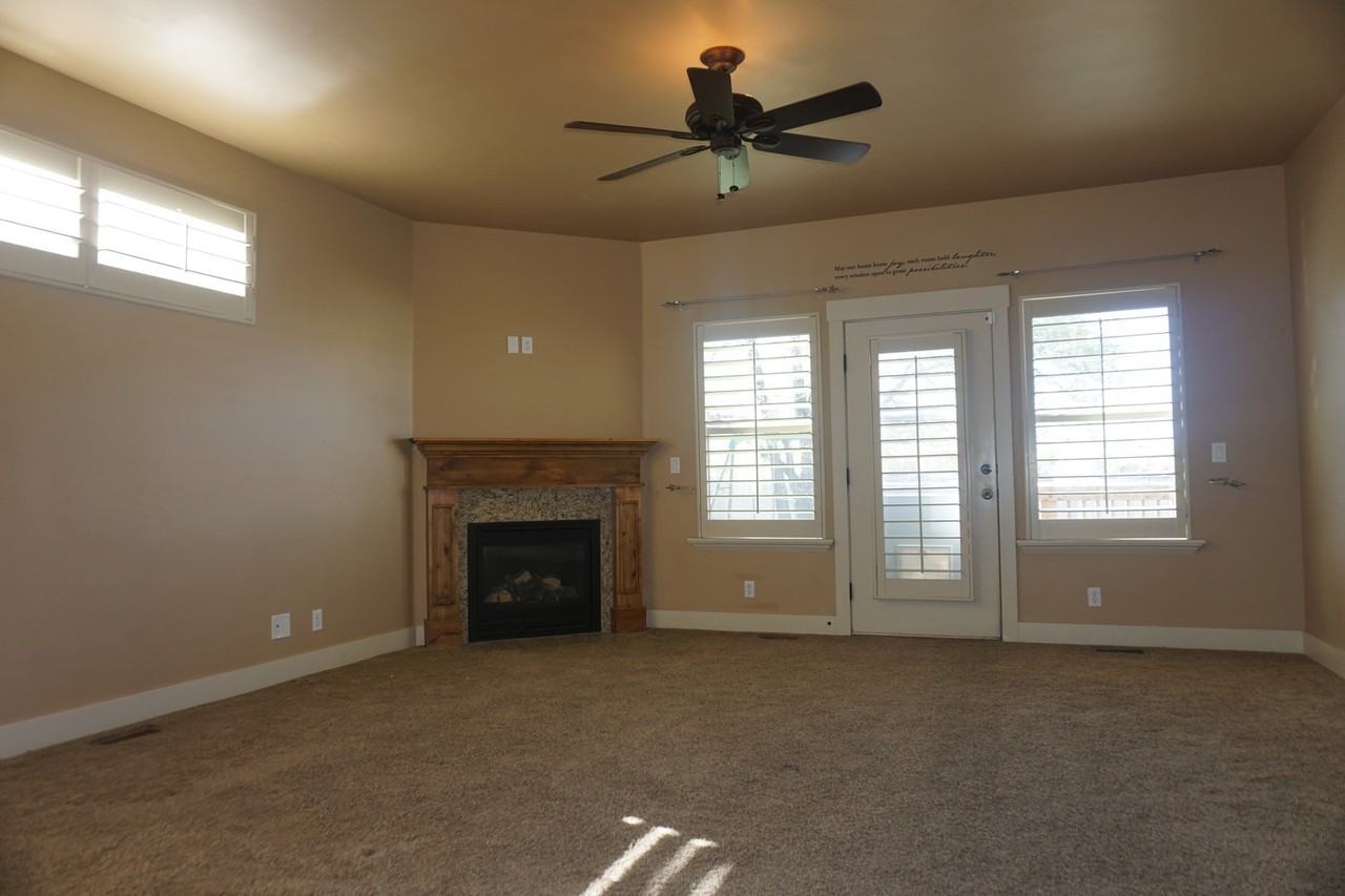 222 E Belle Glenn Cir - Photo 2 of 27