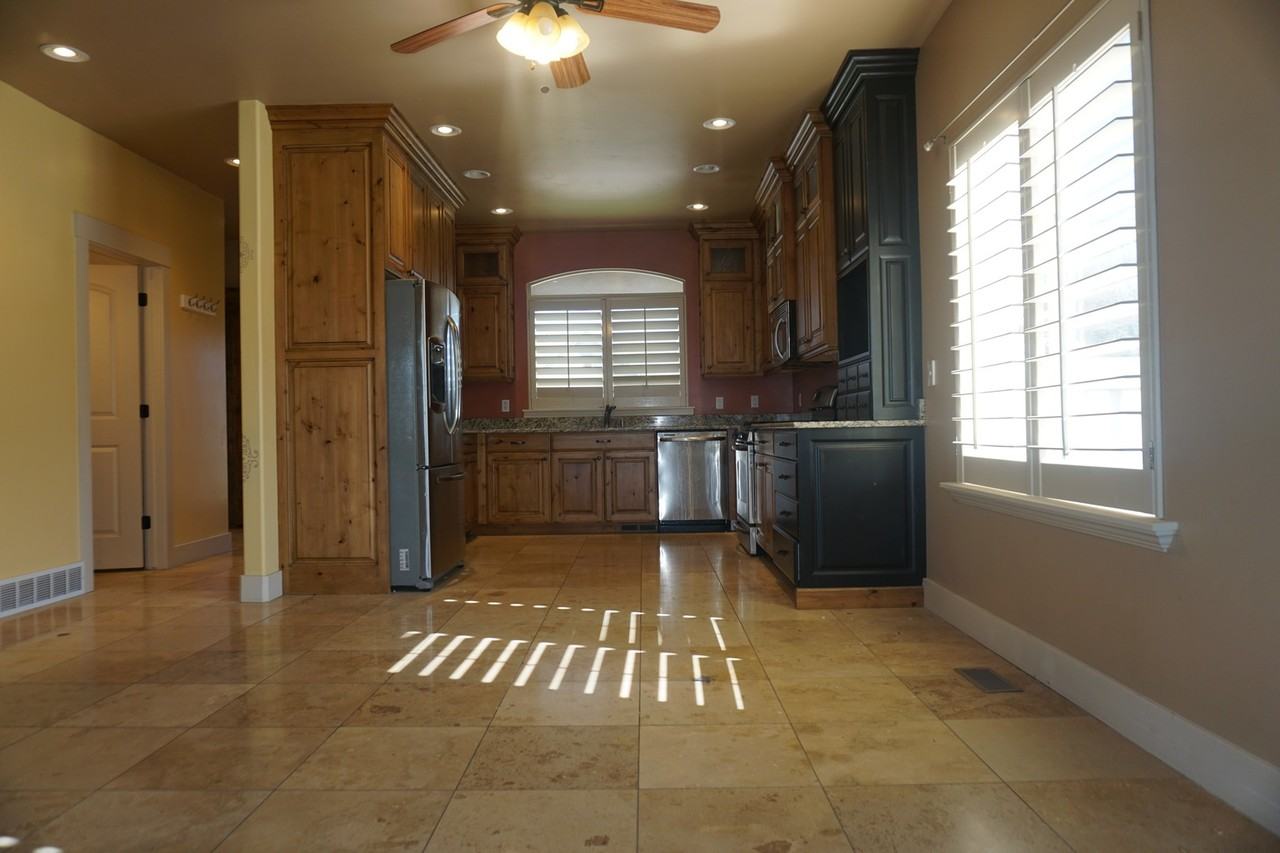 222 E Belle Glenn Cir - Photo 3 of 27